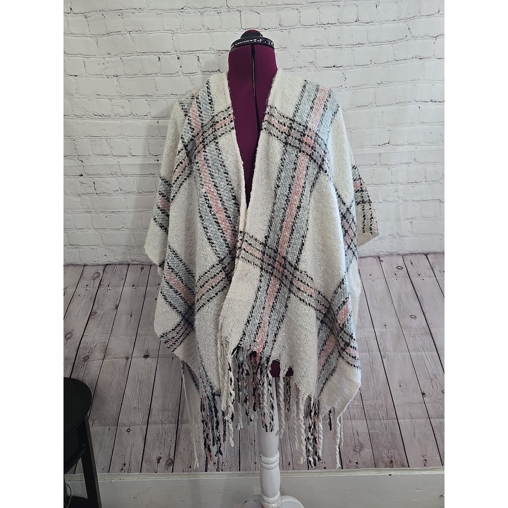 Max Studio Scarf shawl classic beige Plaid Fringe Cozy Neutral Preppy Academia